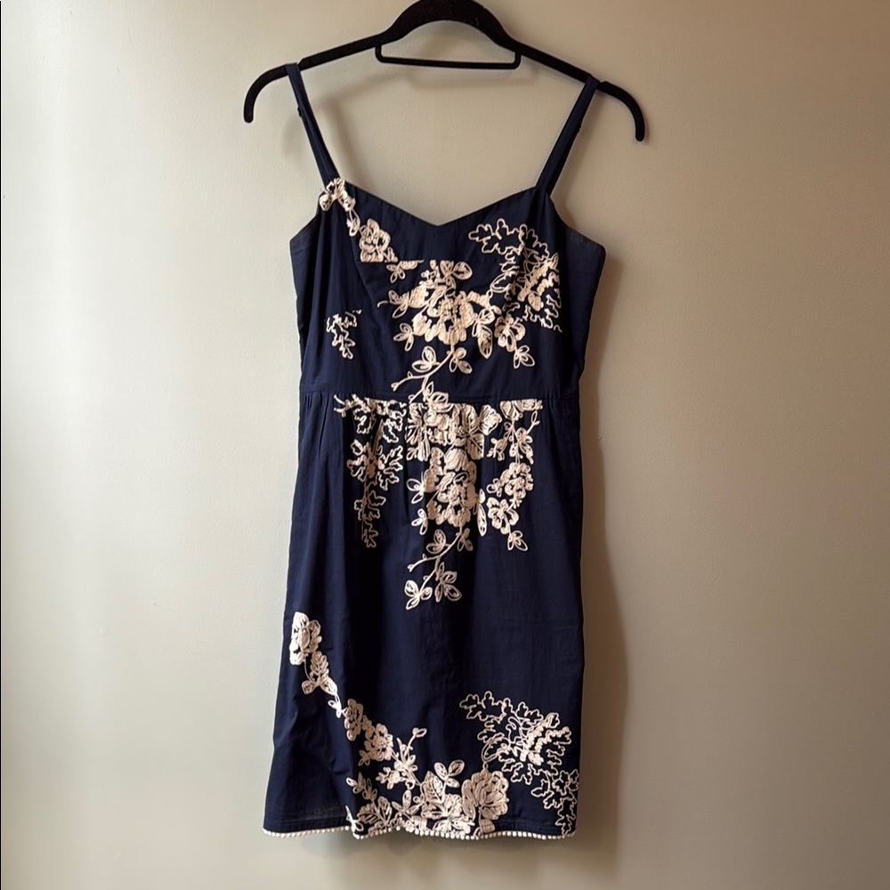 Elegant Lightweight Navy Blue Floral Dress with Pockets!